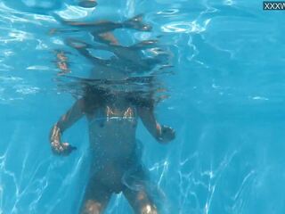 Simning slå samman underwater naken enchantress bonnie dolce