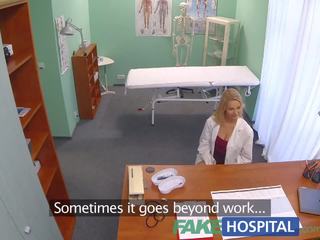 Fakehospital нов медицинска сестра отнема двойно празнене от похотлив доктор