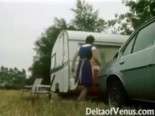 레트로 섹스 영화 1970s - 털이 많은 브루 넷의 사람 - camper coupling